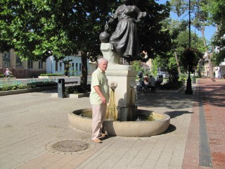 Párom a kútnál.